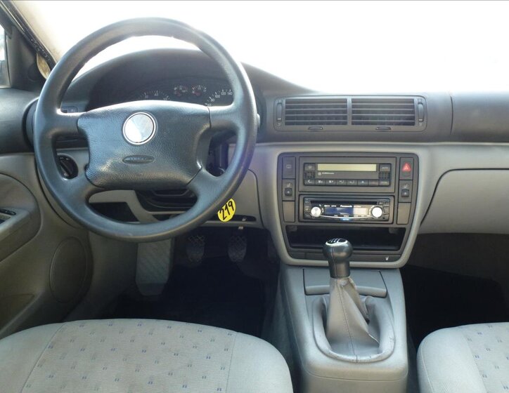 Volkswagen Passat Kombi 1,6 l 74 kw