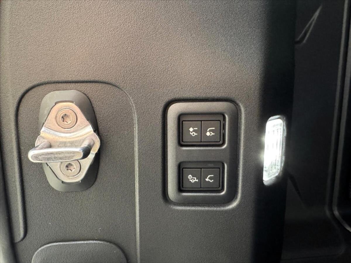 Land Rover Defender SUV 3,0 l 257 kw