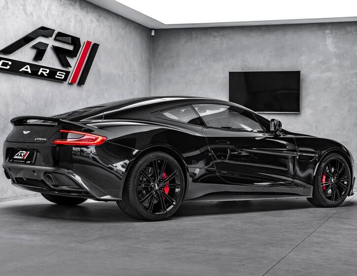 Aston Martin Vanquish 5