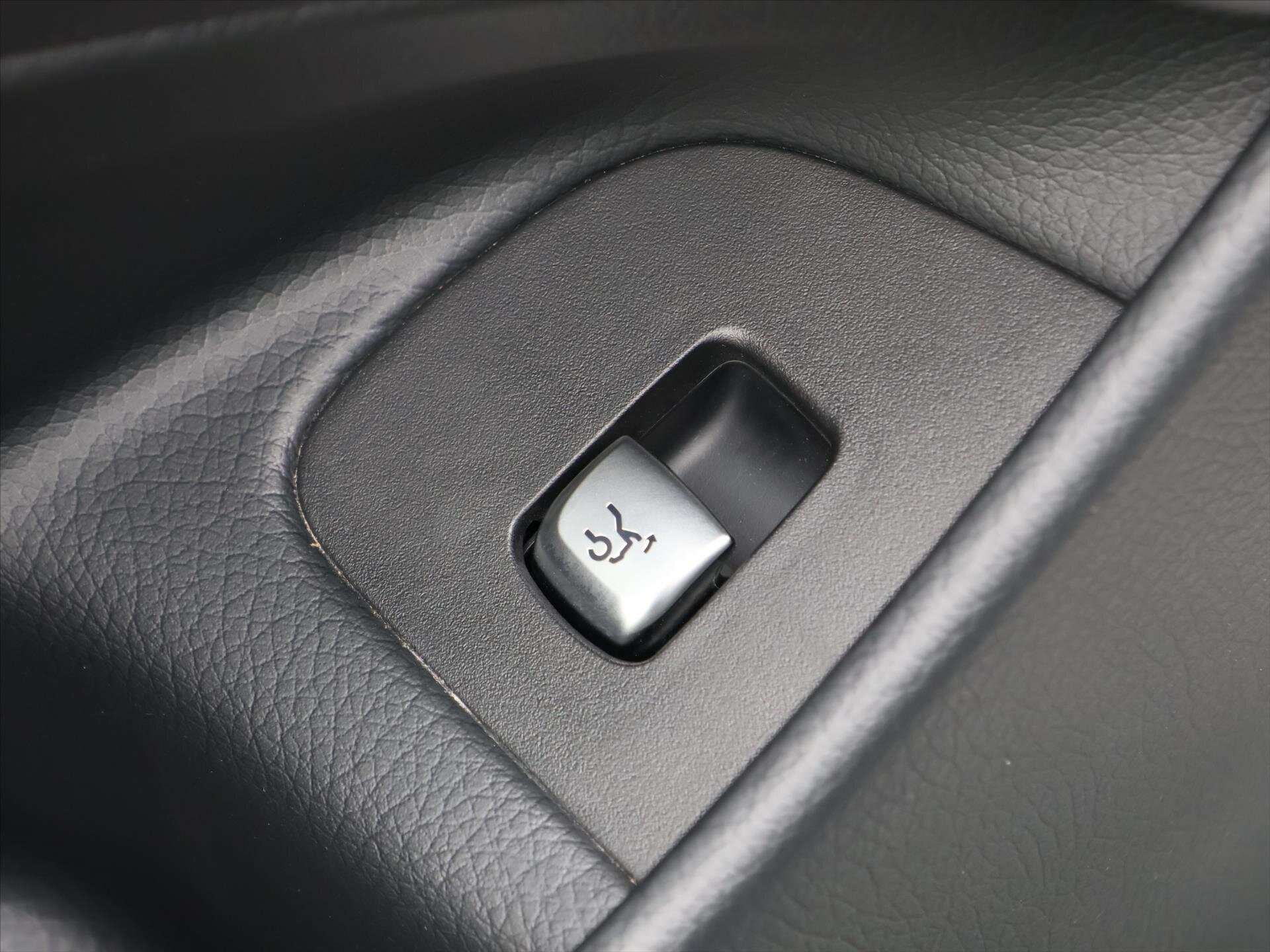 Mercedes-Benz Třídy E Sedan 4,0 l 450 kw