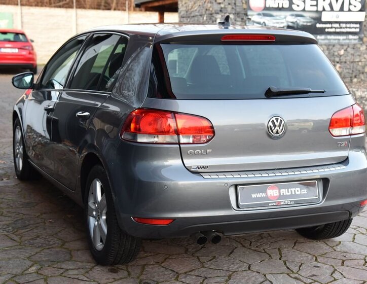 Volkswagen Golf 10