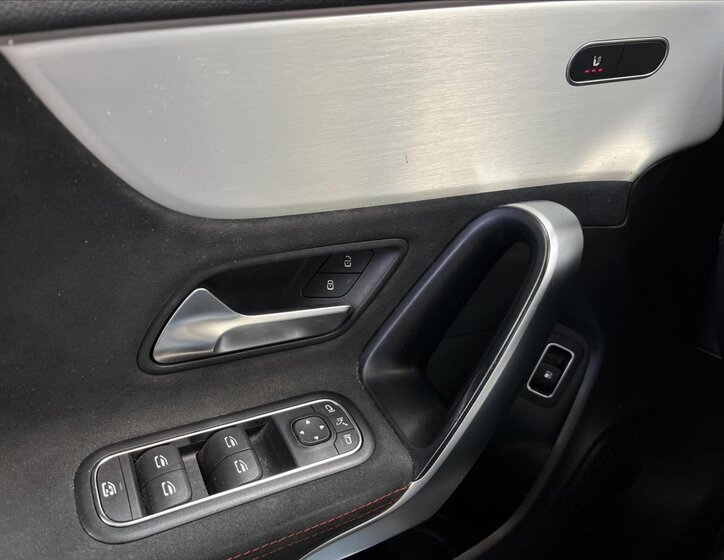 Mercedes-Benz CLA 12