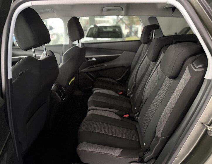 Peugeot 5008 SUV 2,0 l 110 kw