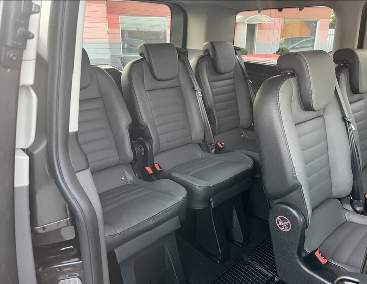 Ford Tourneo Custom 26