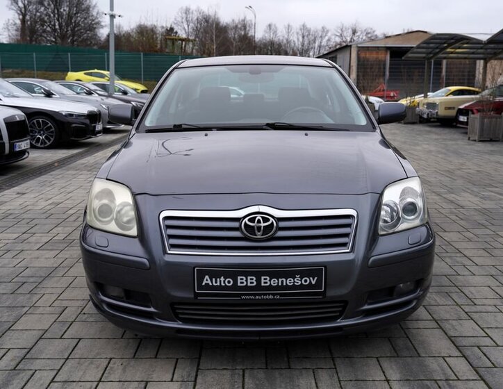 Toyota Avensis 1