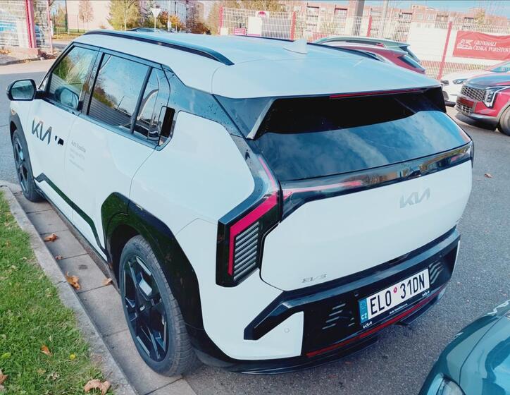 KIA EV3 5