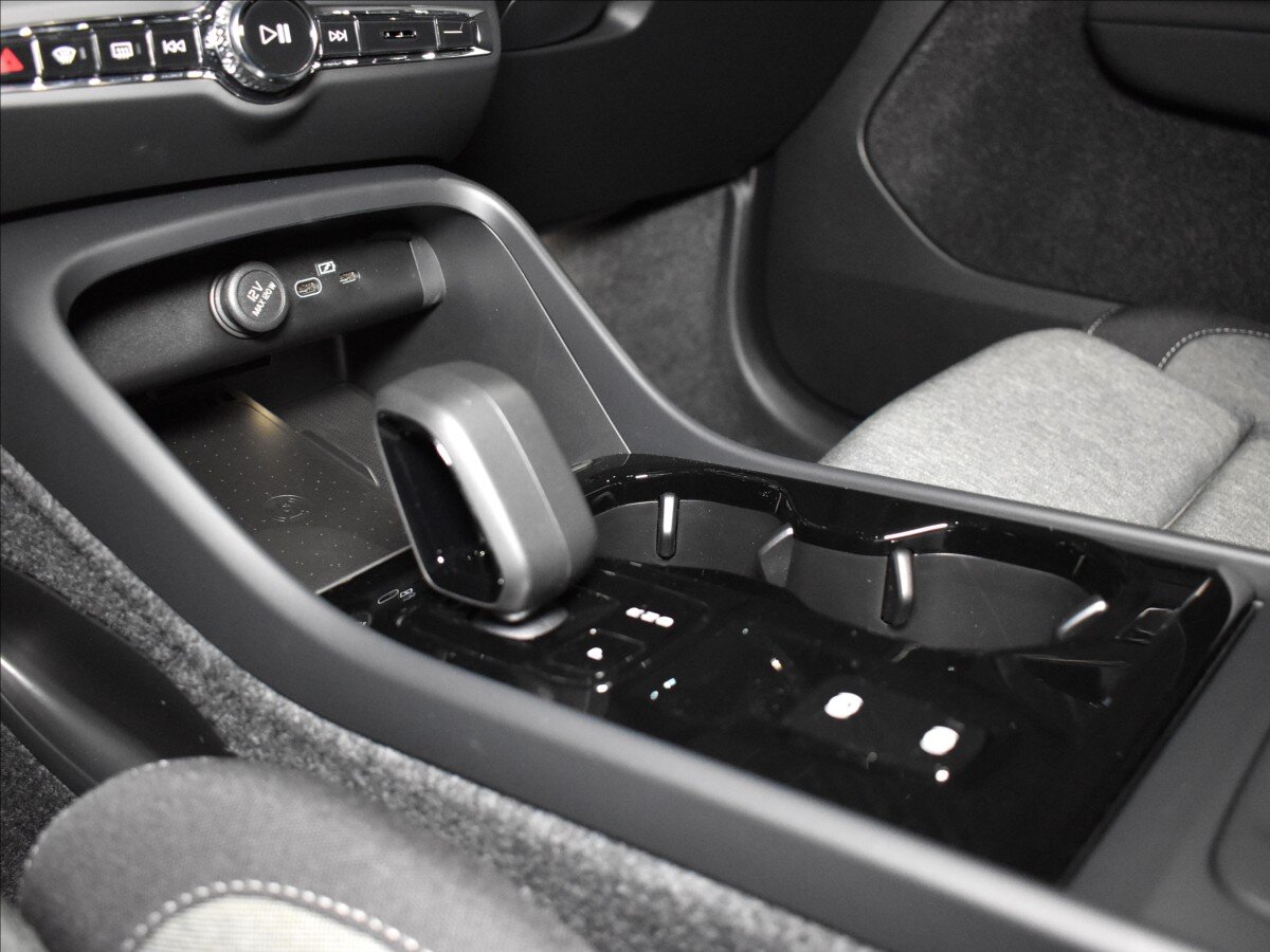 Volvo XC40 SUV / Terénní 2,0 l 120 kw