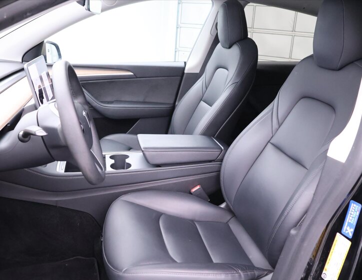 Tesla Model Y SUV / Terénní 0,0 75 kw