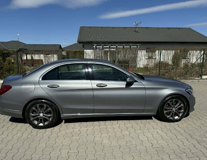 Mercedes-Benz Ostatní Sedan / Limuzína 0,0 125 kw