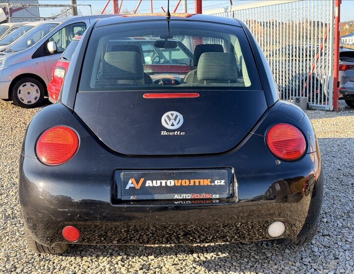 Volkswagen New Beetle 6