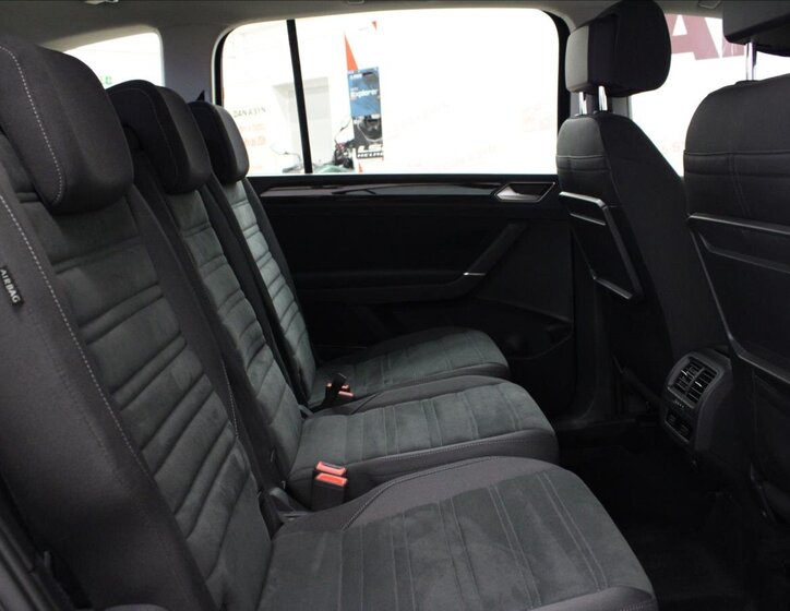 Volkswagen Touran 13