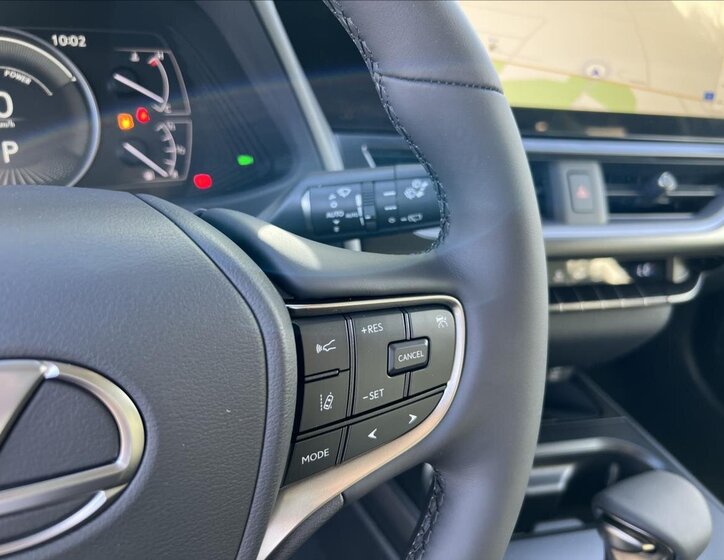 Lexus UX 250h CUV / Crossover 2,0 l 135 kw