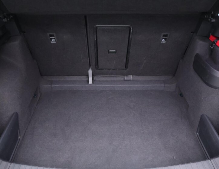 Škoda Karoq SUV / Terénní 1,5 l 110 kw