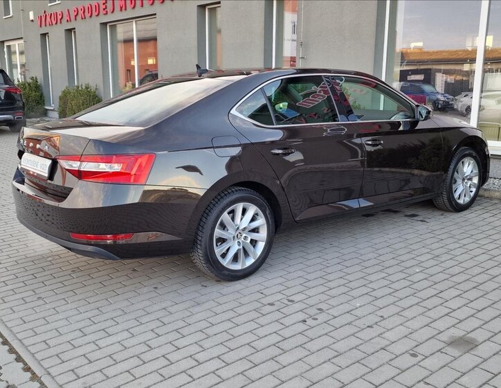 Škoda Superb Liftback 1,5 l 110 kw