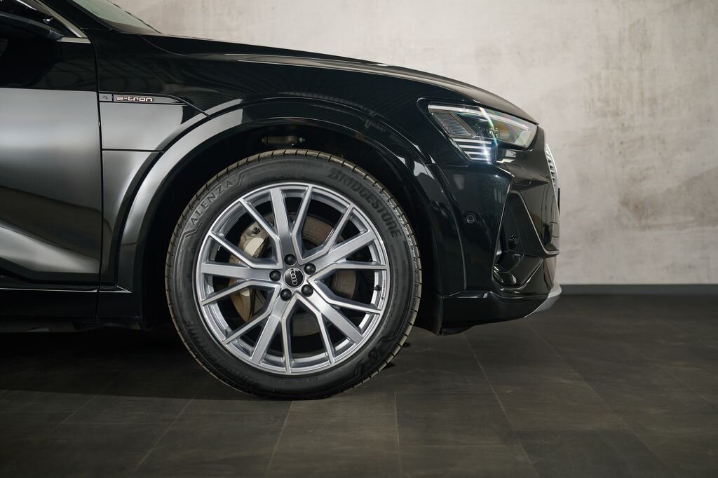 Audi e-tron SUV / Terénní 0,0 300 kw