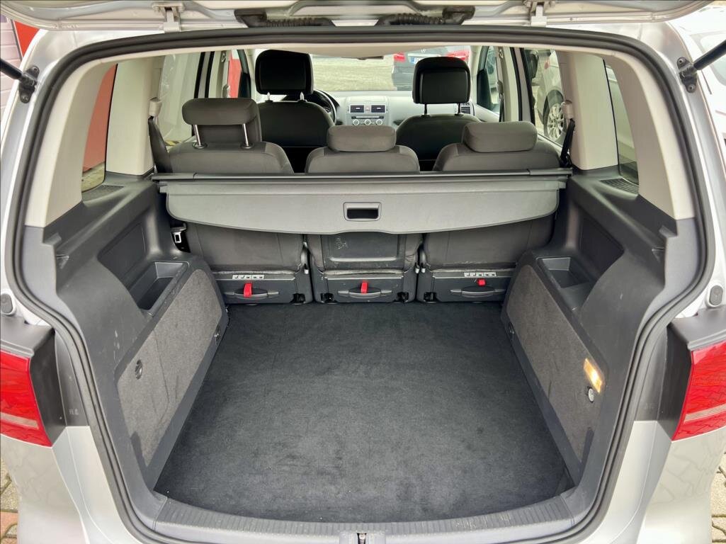 Volkswagen Touran MPV 1,6 l 77 kw