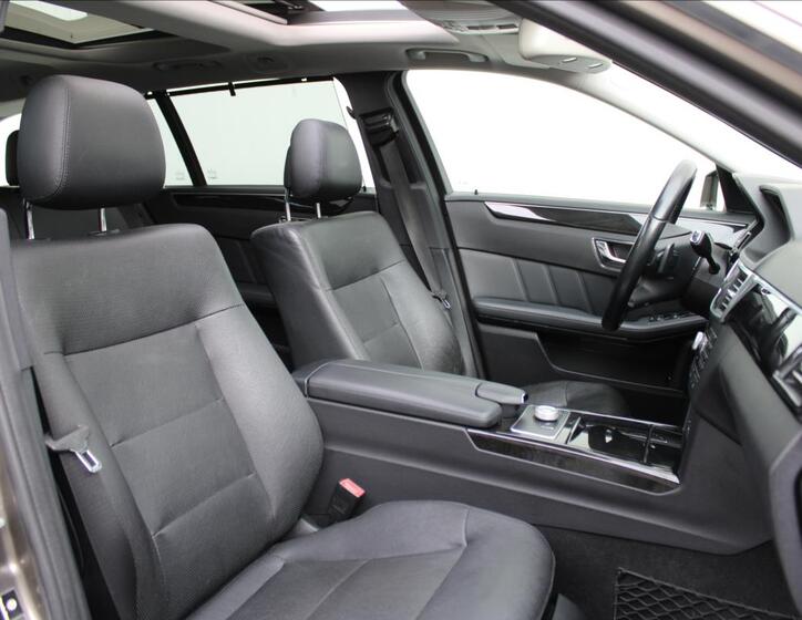 Mercedes-Benz Třídy E 28