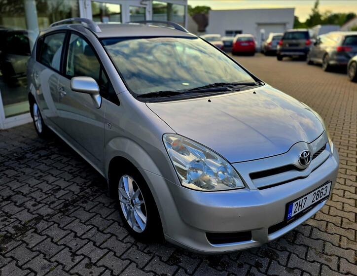 Toyota Corolla Verso 8