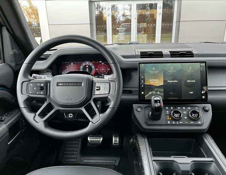 Land Rover Defender SUV / Terénní 4,4 l 467 kw