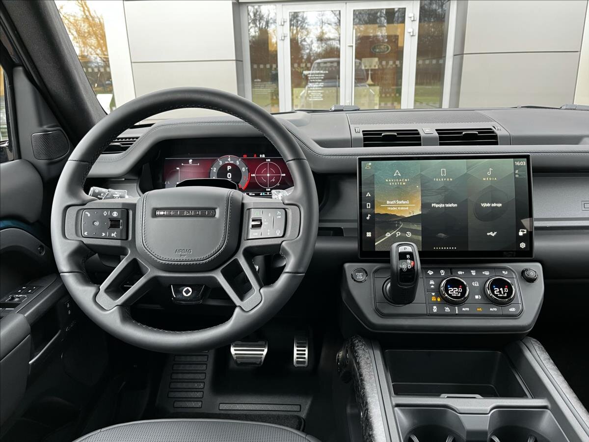 Land Rover Defender SUV / Terénní 4,4 l 467 kw