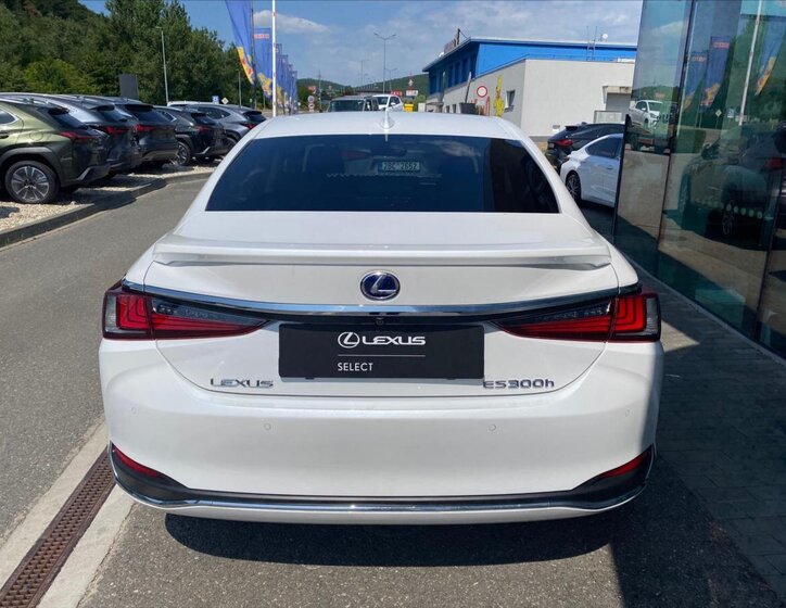 Lexus ES 300h 4