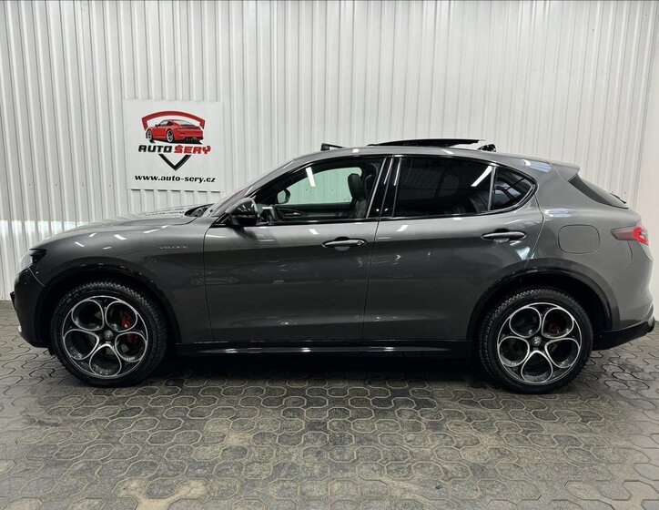 Alfa Romeo Stelvio 4