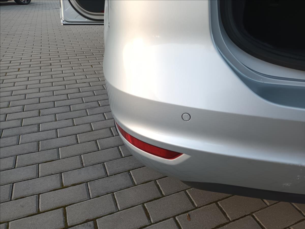 Volkswagen Sharan Kombi 2,0 l 103 kw