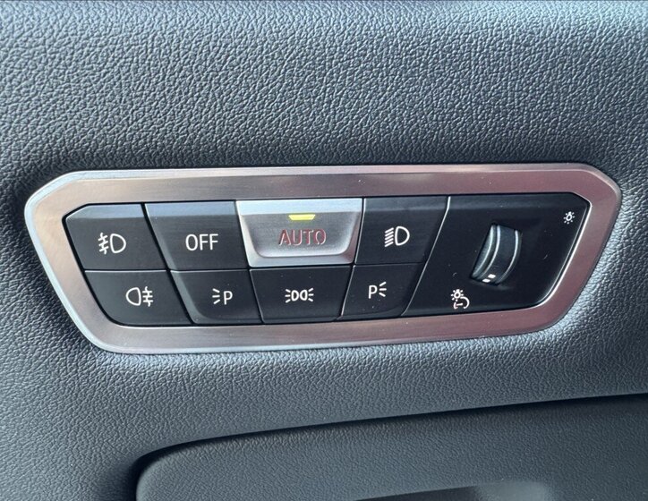 BMW X6 Sedan / Limuzína 3,0 l 210 kw