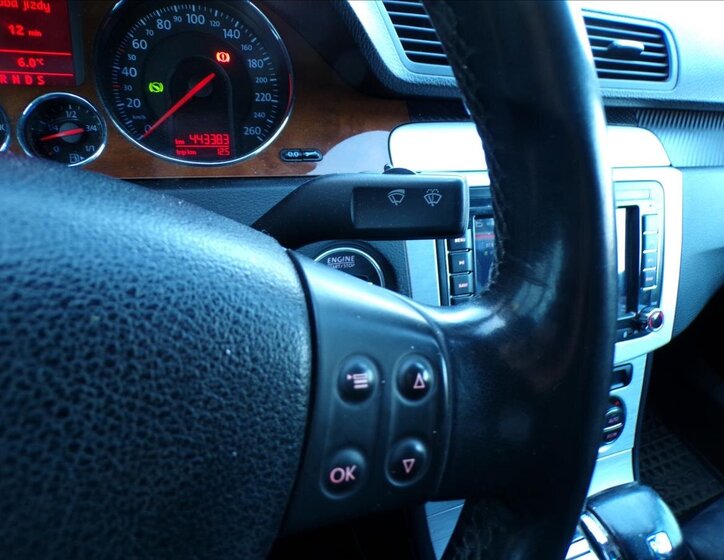 Volkswagen Passat Sedan / Limuzína 2,0 l 103 kw