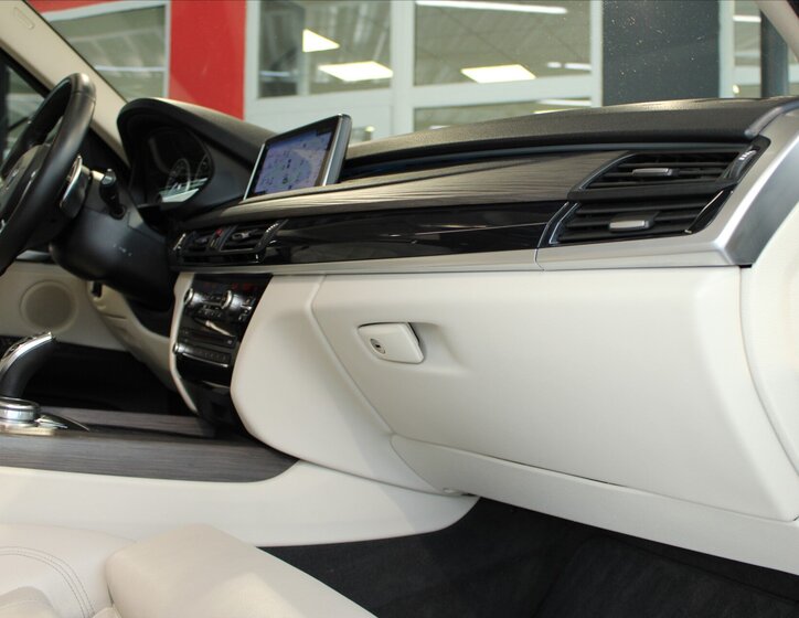 BMW X5 SUV / Terénní 3,0 l 230 kw