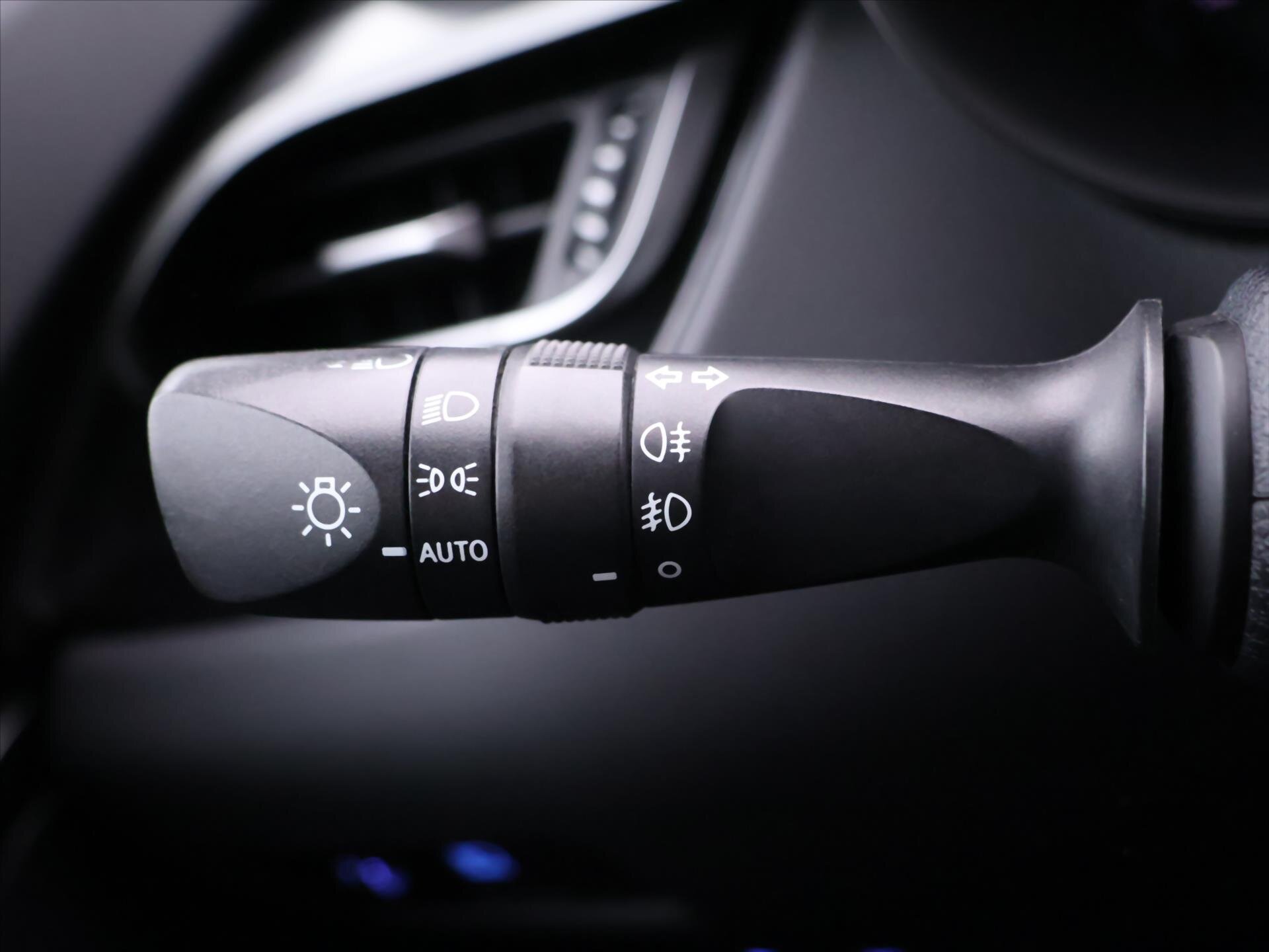 Toyota C-HR SUV / Terénní 1,2 l 85 kw