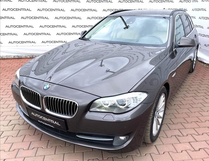 BMW Řada 5 Kombi 3,0 l 180 kw