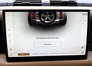 Land Rover Defender 22