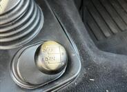 Land Rover Defender 24