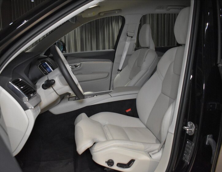 Volvo XC90 SUV / Terénní 2,0 l 184 kw