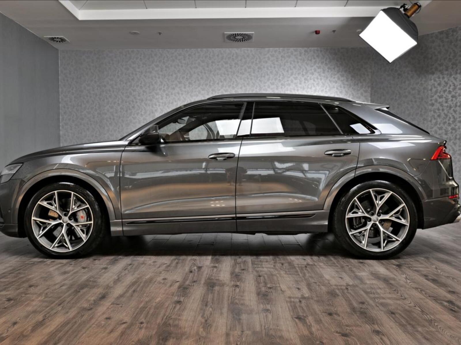 Audi SQ8 8