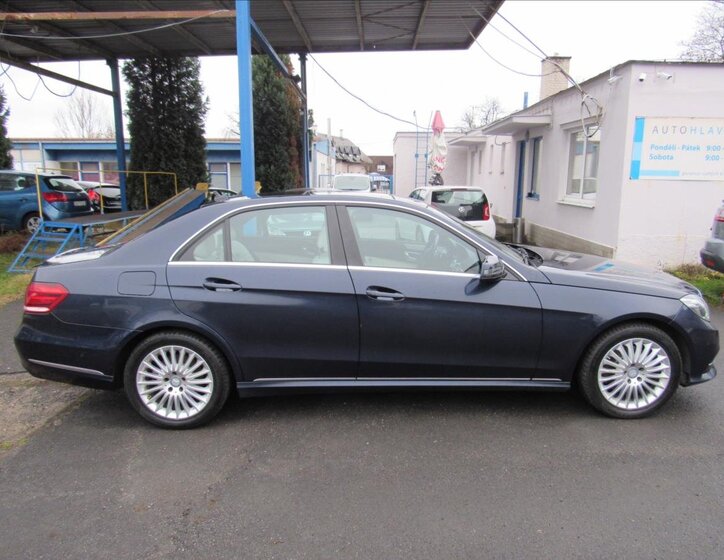 Mercedes-Benz Třídy E 8