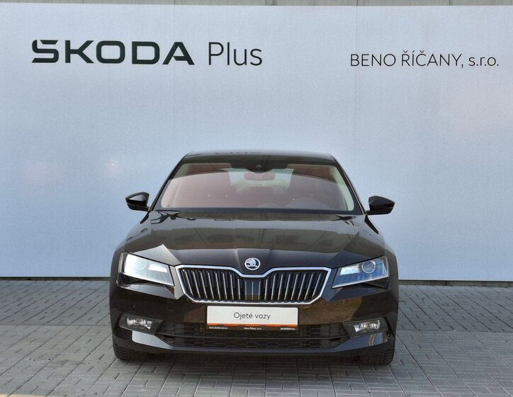 Škoda Superb Sedan / Limuzína 2,0 l 140 kw