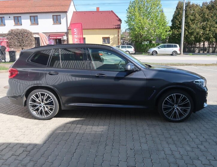 BMW X3 Kombi 3,0 l 240 kw