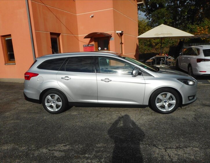 Ford Focus Kombi 999,0 92 kw