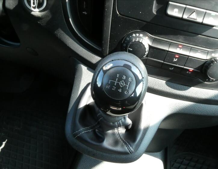 Mercedes-Benz Vito 26