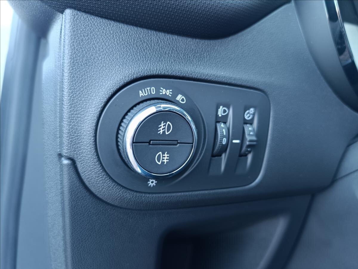 Opel Crossland X SUV / Terénní 1,2 l 81 kw