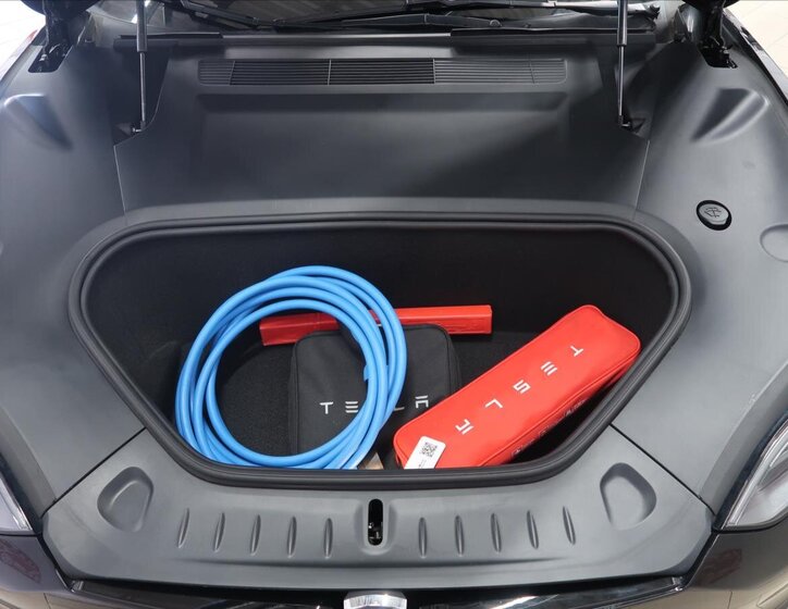 Tesla Model S Hatchback 0,0 493 kw