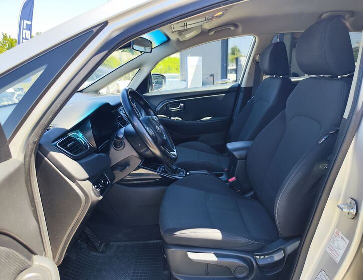 KIA Carens 12