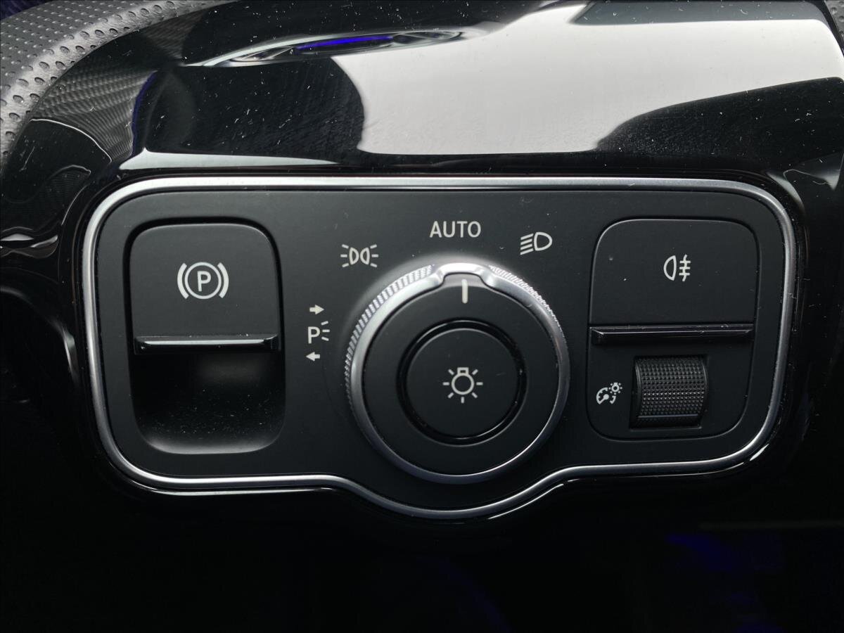 Mercedes-Benz Třídy A Sedan 1,3 l 100 kw