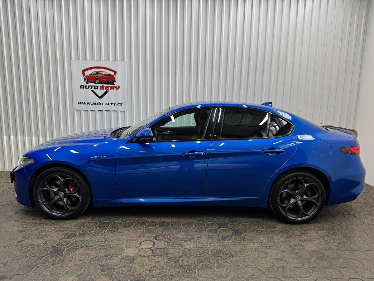 Alfa Romeo Giulia Sedan / Limuzína 2,0 l 206 kw