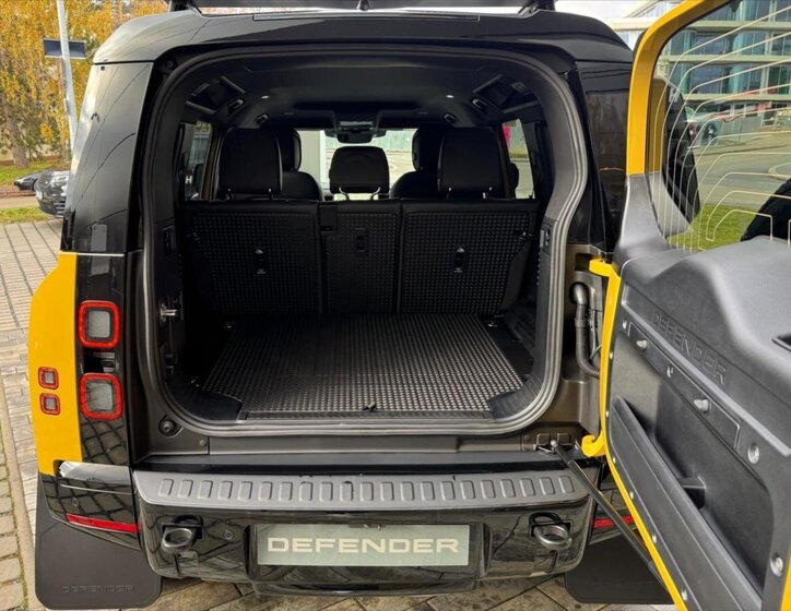 Land Rover Defender 7