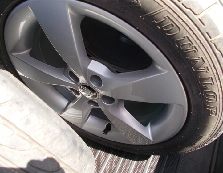 Škoda Rapid Sedan / Limuzína 1,6 l 77 kw