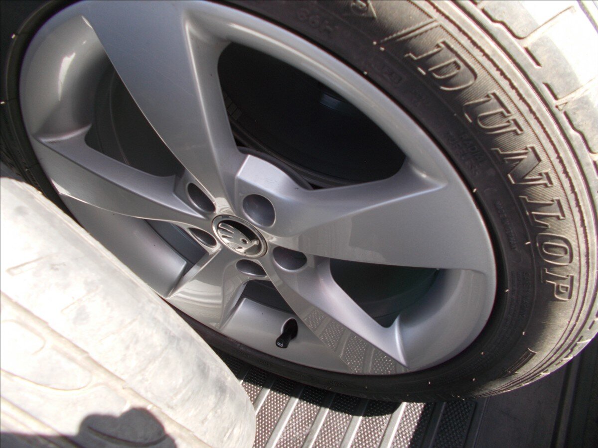 Škoda Rapid Sedan / Limuzína 1,6 l 77 kw