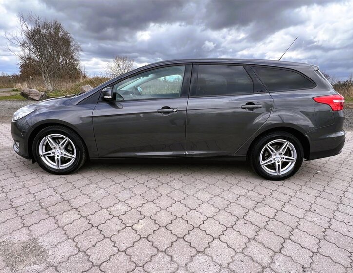 Ford Focus Kombi 999,0 92 kw